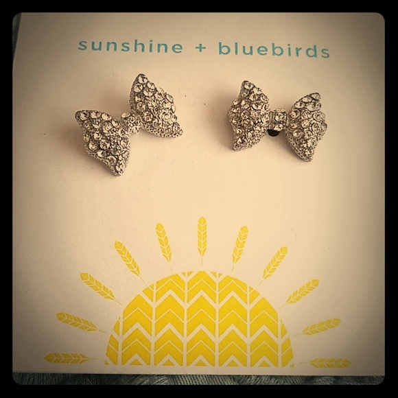 Bow Earrings - Picture 1 of 3